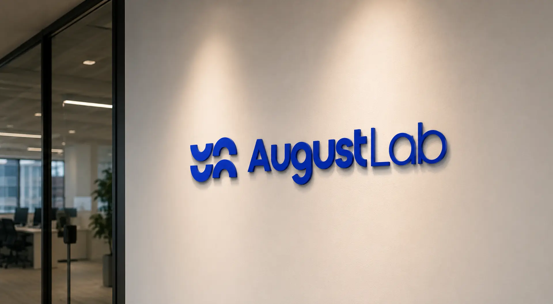 오피스 벽면에 적용한 AugustLab 사이니지